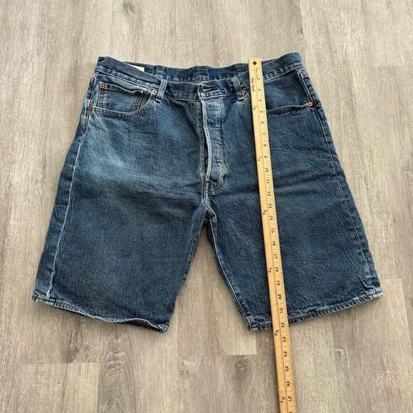 Levis Premium 501 Mens Size 34 Blue Denim Jean Shorts Jorts Button Fly - Picture 4 of 6